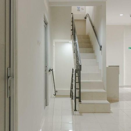 Hotel Reddoorz @ Cipete Raya Jakarta Exterior foto