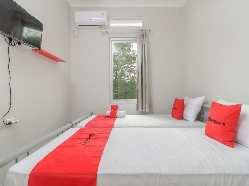 Hotel Reddoorz @ Cipete Raya Jakarta Exterior foto
